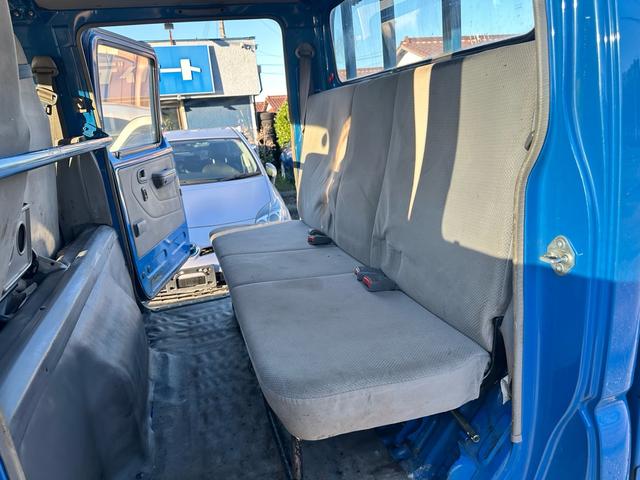 デュトロ Ｗキャブ　車検Ｒ８年５月１日　６人乗り　５速ＭＴ　極東パワーゲート　積載量　２０００ｋｇ（21枚目）