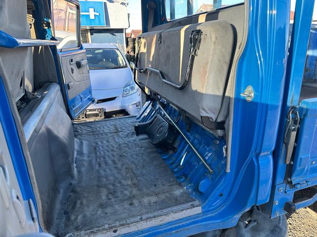 デュトロ Ｗキャブ　車検Ｒ８年５月１日　６人乗り　５速ＭＴ　極東パワーゲート　積載量　２０００ｋｇ（23枚目）