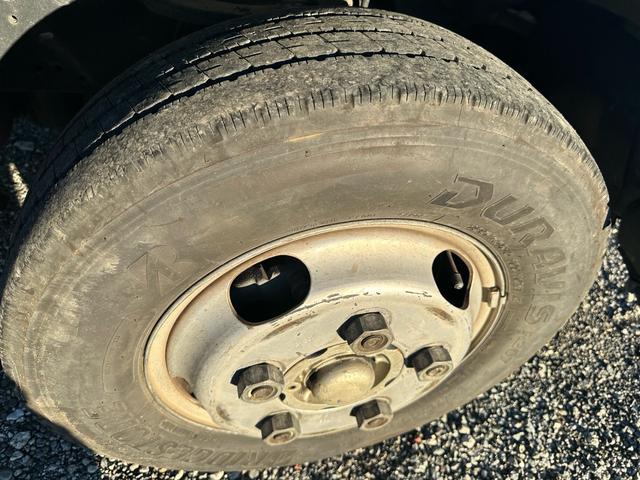 デュトロ Ｗキャブ　車検Ｒ８年５月１日　６人乗り　５速ＭＴ　極東パワーゲート　積載量　２０００ｋｇ（33枚目）