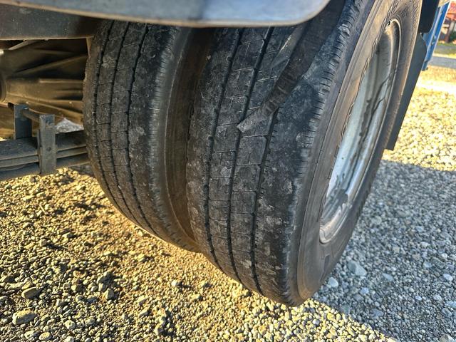 デュトロ Ｗキャブ　車検Ｒ８年５月１日　６人乗り　５速ＭＴ　極東パワーゲート　積載量　２０００ｋｇ（35枚目）