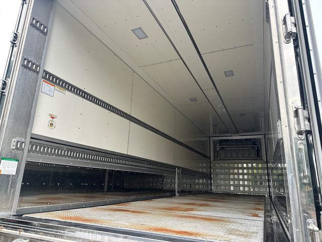 クオン 　冷蔵冷凍ウィング　三菱重工冷凍機　ＴＵ８５ＳＣ　－３０度設定　ＥＳＣＯＴ　カラーバックカメラ　積載１１３００ｋｇ（12枚目）