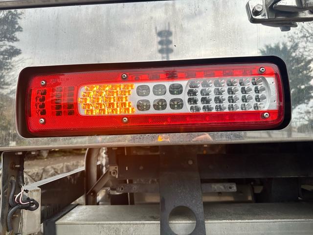 クオン 　冷蔵冷凍ウィング　三菱重工冷凍機　ＴＵ８５ＳＣ　－３０度設定　ＥＳＣＯＴ　カラーバックカメラ　積載１１３００ｋｇ（15枚目）