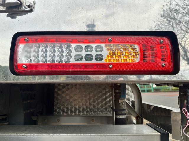 クオン 　冷蔵冷凍ウィング　三菱重工冷凍機　ＴＵ８５ＳＣ　－３０度設定　ＥＳＣＯＴ　カラーバックカメラ　積載１１３００ｋｇ（16枚目）