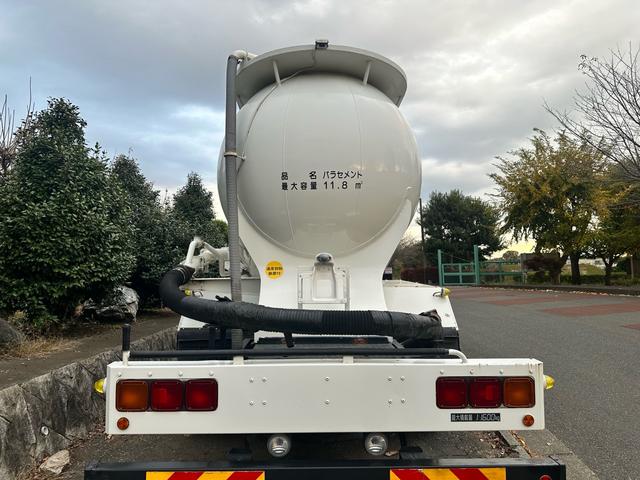 プロフィア 　粉粒体運搬車　極東開発ジェットパック　パラセメント車　ＪＡ１３－１５Ｃ－Ｓ　タンク容量１１．８？　積載量１１６００ｋｇ　マンホール２ヶ所　カラーバックカメラ　ＥＴＣ（6枚目）