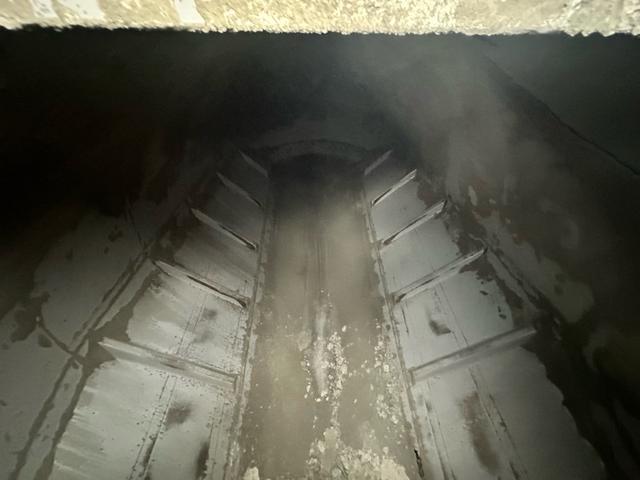 プロフィア 　粉粒体運搬車　極東開発ジェットパック　パラセメント車　ＪＡ１３－１５Ｃ－Ｓ　タンク容量１１．８？　積載量１１６００ｋｇ　マンホール２ヶ所　カラーバックカメラ　ＥＴＣ（12枚目）