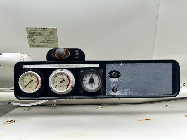 プロフィア 　粉粒体運搬車　極東開発ジェットパック　パラセメント車　ＪＡ１３－１５Ｃ－Ｓ　タンク容量１１．８？　積載量１１６００ｋｇ　マンホール２ヶ所　カラーバックカメラ　ＥＴＣ（16枚目）