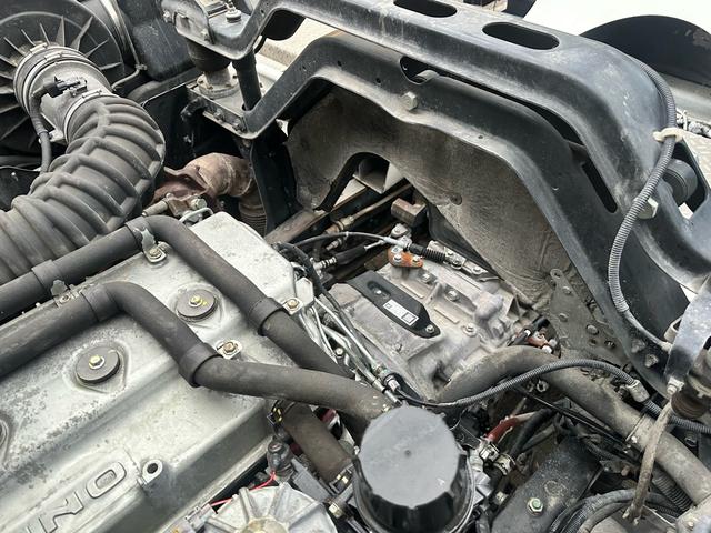 プロフィア 　粉粒体運搬車　極東開発ジェットパック　パラセメント車　ＪＡ１３－１５Ｃ－Ｓ　タンク容量１１．８？　積載量１１６００ｋｇ　マンホール２ヶ所　カラーバックカメラ　ＥＴＣ（27枚目）