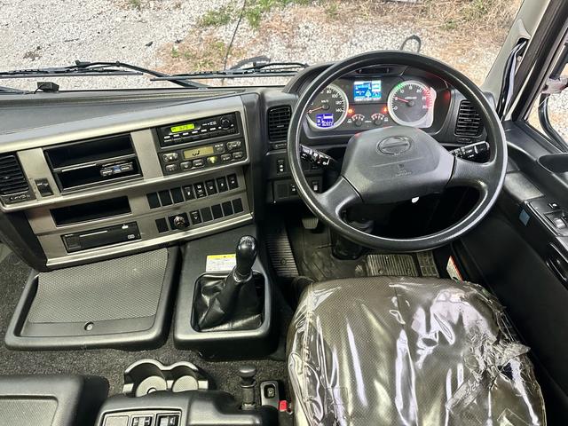 プロフィア 　粉粒体運搬車　極東開発ジェットパック　パラセメント車　ＪＡ１３－１５Ｃ－Ｓ　タンク容量１１．８？　積載量１１６００ｋｇ　マンホール２ヶ所　カラーバックカメラ　ＥＴＣ（28枚目）