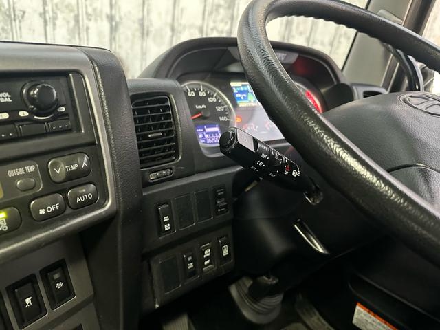 プロフィア 　粉粒体運搬車　極東開発ジェットパック　パラセメント車　ＪＡ１３－１５Ｃ－Ｓ　タンク容量１１．８？　積載量１１６００ｋｇ　マンホール２ヶ所　カラーバックカメラ　ＥＴＣ（38枚目）