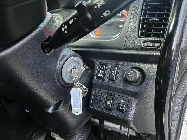 プロフィア 　粉粒体運搬車　極東開発ジェットパック　パラセメント車　ＪＡ１３－１５Ｃ－Ｓ　タンク容量１１．８？　積載量１１６００ｋｇ　マンホール２ヶ所　カラーバックカメラ　ＥＴＣ（39枚目）