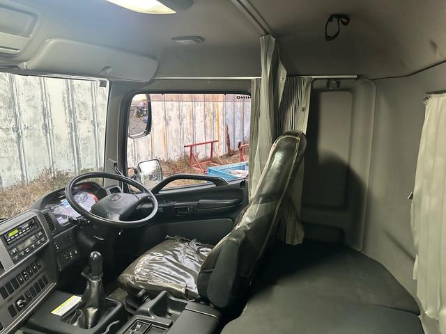 プロフィア 　粉粒体運搬車　極東開発ジェットパック　パラセメント車　ＪＡ１３－１５Ｃ－Ｓ　タンク容量１１．８？　積載量１１６００ｋｇ　マンホール２ヶ所　カラーバックカメラ　ＥＴＣ（42枚目）