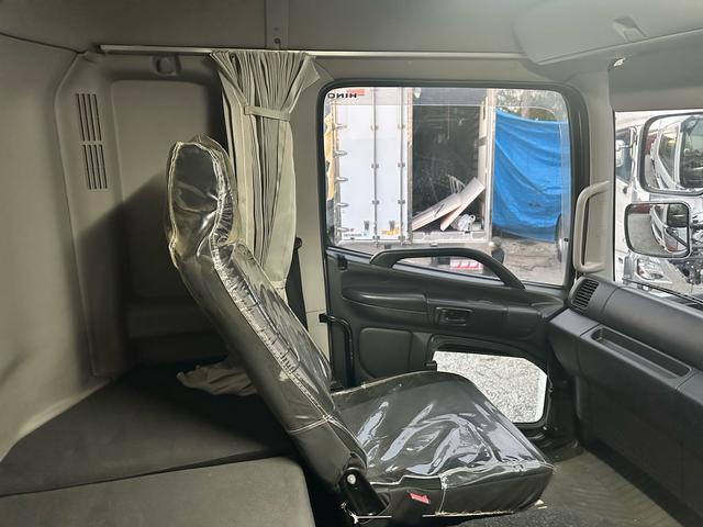 プロフィア 　粉粒体運搬車　極東開発ジェットパック　パラセメント車　ＪＡ１３－１５Ｃ－Ｓ　タンク容量１１．８？　積載量１１６００ｋｇ　マンホール２ヶ所　カラーバックカメラ　ＥＴＣ（43枚目）