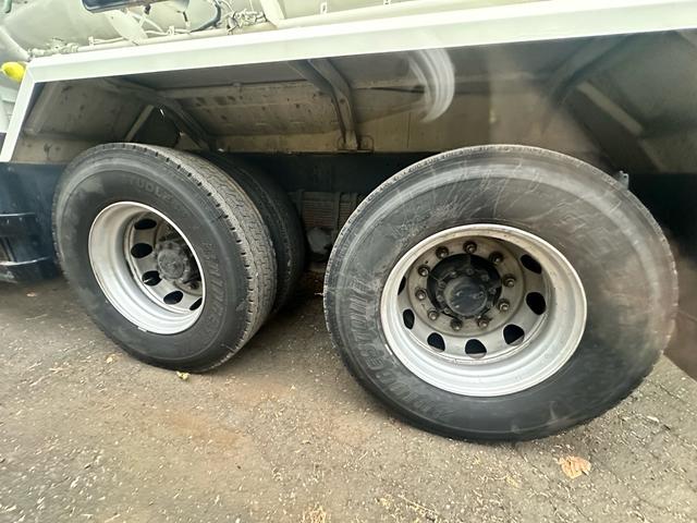 プロフィア 　粉粒体運搬車　極東開発ジェットパック　パラセメント車　ＪＡ１３－１５Ｃ－Ｓ　タンク容量１１．８？　積載量１１６００ｋｇ　マンホール２ヶ所　カラーバックカメラ　ＥＴＣ（46枚目）