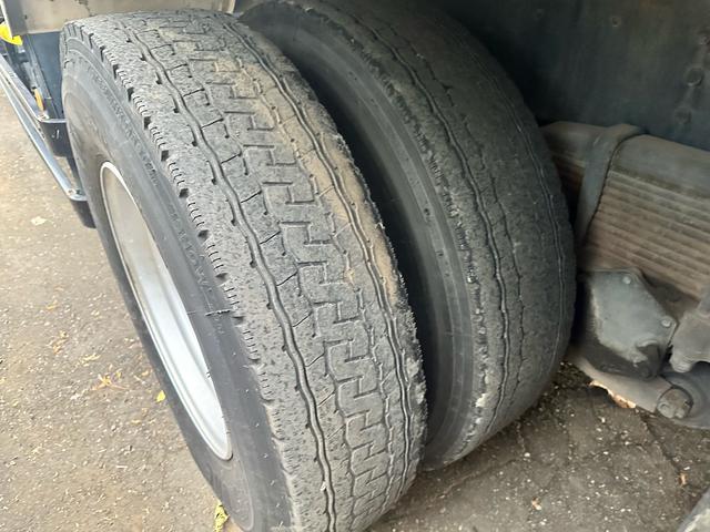 プロフィア 　粉粒体運搬車　極東開発ジェットパック　パラセメント車　ＪＡ１３－１５Ｃ－Ｓ　タンク容量１１．８？　積載量１１６００ｋｇ　マンホール２ヶ所　カラーバックカメラ　ＥＴＣ（48枚目）