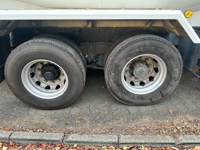 プロフィア 　粉粒体運搬車　極東開発ジェットパック　パラセメント車　ＪＡ１３－１５Ｃ－Ｓ　タンク容量１１．８？　積載量１１６００ｋｇ　マンホール２ヶ所　カラーバックカメラ　ＥＴＣ（49枚目）