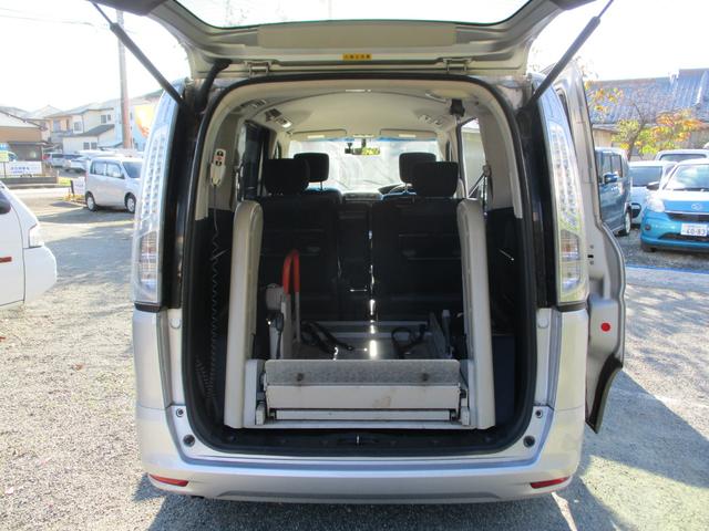 セレナ アンシャンテ 助手席スライドアップシート 車いすリフター 福祉車両(16枚目)