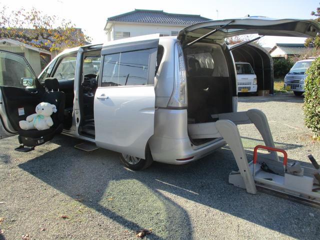 セレナ アンシャンテ 助手席スライドアップシート 車いすリフター 福祉車両(21枚目)