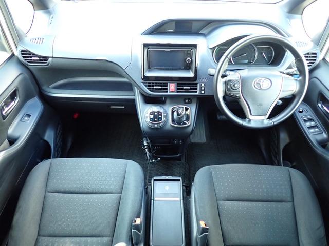 ノア ハイブリッドＧ　両側パワースライドドア　社外ナビ　ＴＶ　バックモニター　ＥＴＣ　クルーズコントロール　置くだけ充電　シートヒーター　スマートエントリー　ｂＢｌｕｅｔｏｏｔｈ　ＬＥＤヘッドライト　ステアリングスイッチ（10枚目）