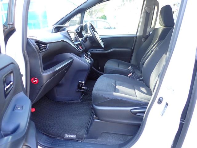 ノア ハイブリッドＧ　両側パワースライドドア　社外ナビ　ＴＶ　バックモニター　ＥＴＣ　クルーズコントロール　置くだけ充電　シートヒーター　スマートエントリー　ｂＢｌｕｅｔｏｏｔｈ　ＬＥＤヘッドライト　ステアリングスイッチ（12枚目）