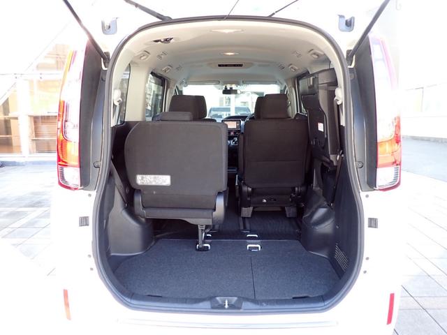 ノア ハイブリッドＧ　両側パワースライドドア　社外ナビ　ＴＶ　バックモニター　ＥＴＣ　クルーズコントロール　置くだけ充電　シートヒーター　スマートエントリー　ｂＢｌｕｅｔｏｏｔｈ　ＬＥＤヘッドライト　ステアリングスイッチ（17枚目）