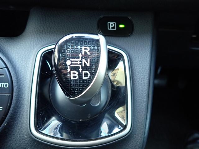 ノア ハイブリッドＧ　両側パワースライドドア　社外ナビ　ＴＶ　バックモニター　ＥＴＣ　クルーズコントロール　置くだけ充電　シートヒーター　スマートエントリー　ｂＢｌｕｅｔｏｏｔｈ　ＬＥＤヘッドライト　ステアリングスイッチ（30枚目）