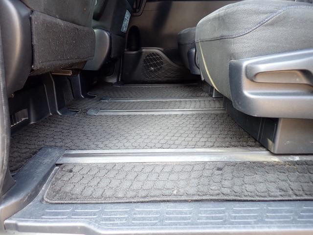 ノア ハイブリッドＧ　両側パワースライドドア　社外ナビ　ＴＶ　バックモニター　ＥＴＣ　クルーズコントロール　置くだけ充電　シートヒーター　スマートエントリー　ｂＢｌｕｅｔｏｏｔｈ　ＬＥＤヘッドライト　ステアリングスイッチ（38枚目）