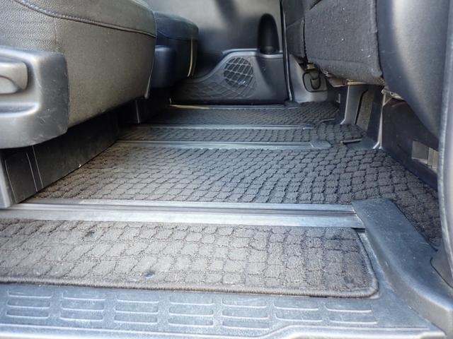 ノア ハイブリッドＧ　両側パワースライドドア　社外ナビ　ＴＶ　バックモニター　ＥＴＣ　クルーズコントロール　置くだけ充電　シートヒーター　スマートエントリー　ｂＢｌｕｅｔｏｏｔｈ　ＬＥＤヘッドライト　ステアリングスイッチ（39枚目）