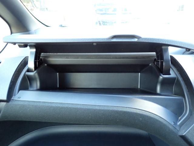 ノア ハイブリッドＧ　両側パワースライドドア　社外ナビ　ＴＶ　バックモニター　ＥＴＣ　クルーズコントロール　置くだけ充電　シートヒーター　スマートエントリー　ｂＢｌｕｅｔｏｏｔｈ　ＬＥＤヘッドライト　ステアリングスイッチ（45枚目）