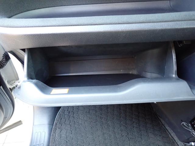 ノア ハイブリッドＧ　両側パワースライドドア　社外ナビ　ＴＶ　バックモニター　ＥＴＣ　クルーズコントロール　置くだけ充電　シートヒーター　スマートエントリー　ｂＢｌｕｅｔｏｏｔｈ　ＬＥＤヘッドライト　ステアリングスイッチ（46枚目）