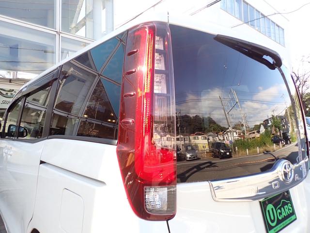 ノア ハイブリッドＧ　両側パワースライドドア　社外ナビ　ＴＶ　バックモニター　ＥＴＣ　クルーズコントロール　置くだけ充電　シートヒーター　スマートエントリー　ｂＢｌｕｅｔｏｏｔｈ　ＬＥＤヘッドライト　ステアリングスイッチ（57枚目）