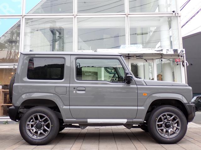 ジムニー ＸＣ　届出済未使用車　セーフティサポート　クルーズコントロール　コーナーセンサー　誤発進抑制　車線逸脱警報　シートヒーター　ＬＥＤヘッドライト　オートライト　アイドリングストップ　ターボ　スマートキー２本（4枚目）