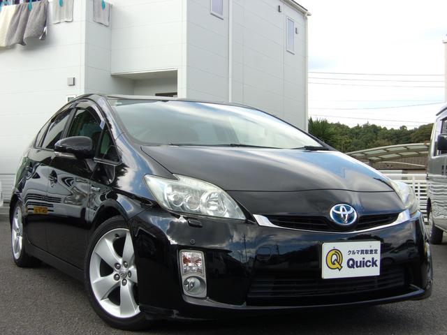 プリウス Sツーリングセレクション プッシュスタート 社外ナビ・TV バックカメラ ETC Bluetooth ステアリングスイッチ LEDオートライト 皮調シートカバー ローダウン 純正17インチAW スマートキー 車検令和8年3月(3枚目)