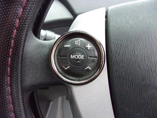 プリウス Sツーリングセレクション プッシュスタート 社外ナビ・TV バックカメラ ETC Bluetooth ステアリングスイッチ LEDオートライト 皮調シートカバー ローダウン 純正17インチAW スマートキー 車検令和8年3月(9枚目)