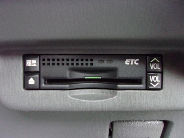 プリウス Sツーリングセレクション プッシュスタート 社外ナビ・TV バックカメラ ETC Bluetooth ステアリングスイッチ LEDオートライト 皮調シートカバー ローダウン 純正17インチAW スマートキー 車検令和8年3月(15枚目)