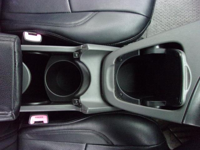 プリウス Sツーリングセレクション プッシュスタート 社外ナビ・TV バックカメラ ETC Bluetooth ステアリングスイッチ LEDオートライト 皮調シートカバー ローダウン 純正17インチAW スマートキー 車検令和8年3月(17枚目)