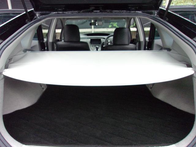 プリウス Sツーリングセレクション プッシュスタート 社外ナビ・TV バックカメラ ETC Bluetooth ステアリングスイッチ LEDオートライト 皮調シートカバー ローダウン 純正17インチAW スマートキー 車検令和8年3月(28枚目)