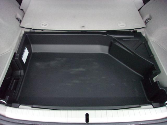 プリウス Sツーリングセレクション プッシュスタート 社外ナビ・TV バックカメラ ETC Bluetooth ステアリングスイッチ LEDオートライト 皮調シートカバー ローダウン 純正17インチAW スマートキー 車検令和8年3月(31枚目)