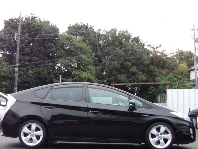 プリウス Sツーリングセレクション プッシュスタート 社外ナビ・TV バックカメラ ETC Bluetooth ステアリングスイッチ LEDオートライト 皮調シートカバー ローダウン 純正17インチAW スマートキー 車検令和8年3月(33枚目)