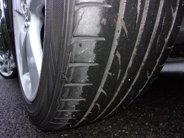 プリウス Sツーリングセレクション プッシュスタート 社外ナビ・TV バックカメラ ETC Bluetooth ステアリングスイッチ LEDオートライト 皮調シートカバー ローダウン 純正17インチAW スマートキー 車検令和8年3月(42枚目)