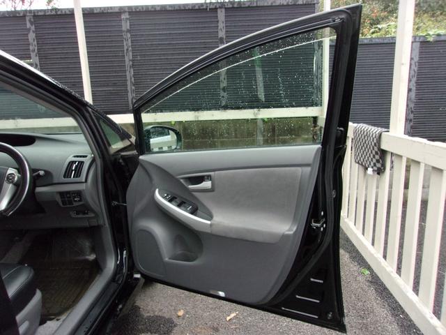 プリウス Sツーリングセレクション プッシュスタート 社外ナビ・TV バックカメラ ETC Bluetooth ステアリングスイッチ LEDオートライト 皮調シートカバー ローダウン 純正17インチAW スマートキー 車検令和8年3月(44枚目)