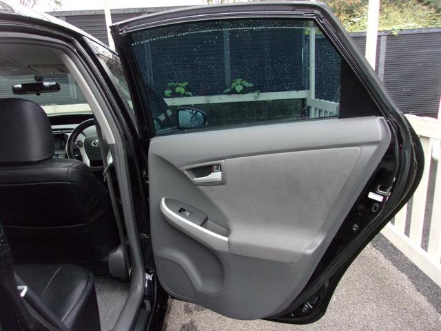 プリウス Sツーリングセレクション プッシュスタート 社外ナビ・TV バックカメラ ETC Bluetooth ステアリングスイッチ LEDオートライト 皮調シートカバー ローダウン 純正17インチAW スマートキー 車検令和8年3月(46枚目)