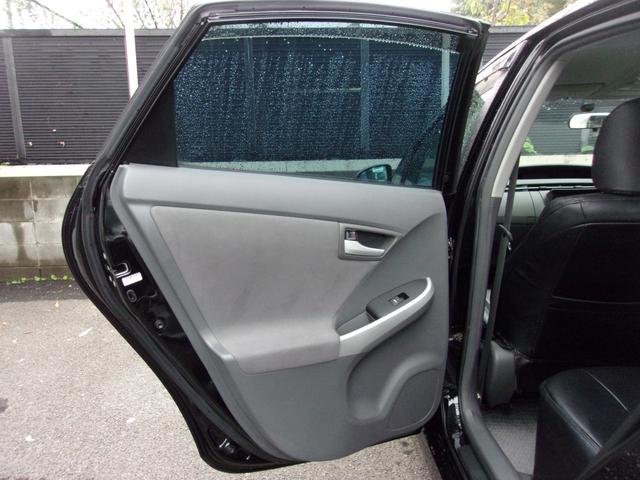 プリウス Sツーリングセレクション プッシュスタート 社外ナビ・TV バックカメラ ETC Bluetooth ステアリングスイッチ LEDオートライト 皮調シートカバー ローダウン 純正17インチAW スマートキー 車検令和8年3月(48枚目)