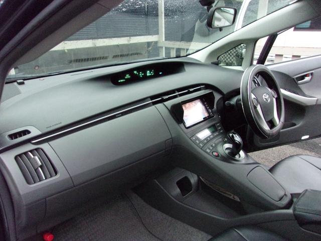 プリウス Sツーリングセレクション プッシュスタート 社外ナビ・TV バックカメラ ETC Bluetooth ステアリングスイッチ LEDオートライト 皮調シートカバー ローダウン 純正17インチAW スマートキー 車検令和8年3月(53枚目)