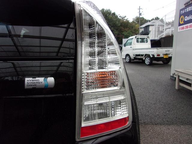 プリウス Sツーリングセレクション プッシュスタート 社外ナビ・TV バックカメラ ETC Bluetooth ステアリングスイッチ LEDオートライト 皮調シートカバー ローダウン 純正17インチAW スマートキー 車検令和8年3月(64枚目)