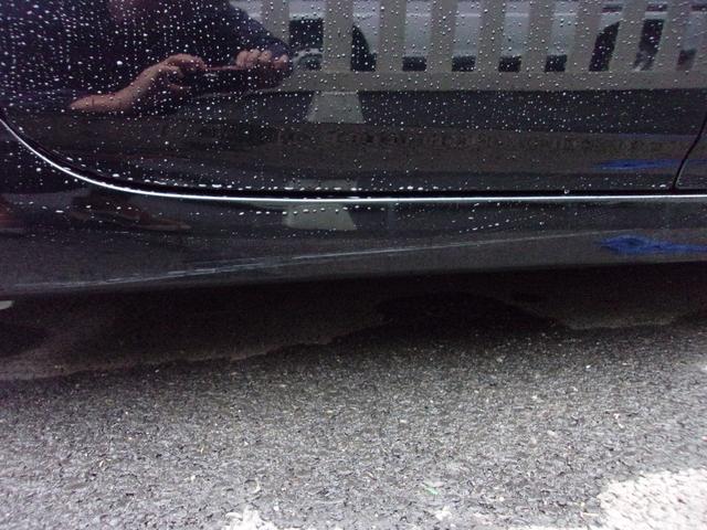 プリウス Sツーリングセレクション プッシュスタート 社外ナビ・TV バックカメラ ETC Bluetooth ステアリングスイッチ LEDオートライト 皮調シートカバー ローダウン 純正17インチAW スマートキー 車検令和8年3月(72枚目)