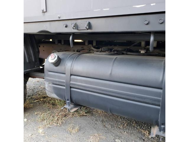 バネットトラック キッチンカー 3槽シンク、換気扇、外部電源口、販売口サッシ、リアドア(12枚目)