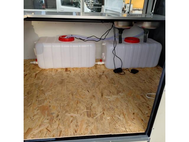 キャリイトラック キッチンカー　ルーフ脱着可能な軽８ナンバー登録のキッチンカー☆８０Ｌ給排水タンク、２槽シンク、コンセント、販売口２ヶ所、照明、ＥＴｃ（12枚目）