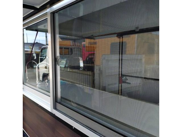 キャリイトラック キッチンカー　ルーフ脱着可能な軽８ナンバー登録のキッチンカー☆８０Ｌ給排水タンク、２槽シンク、コンセント、販売口２ヶ所、照明、ＥＴｃ（15枚目）