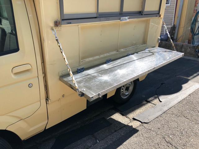 キャリイトラック キッチンカー　冷蔵庫、２槽シンク、給排水タンク８０Ｌｘ２、換気扇、販売口２箇所、網戸付き、上部換気口、外部電源口ＦＩＡＭＭＡサイドオーニング（4枚目）