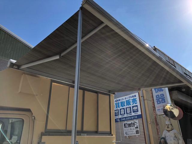 キャリイトラック キッチンカー　冷蔵庫、２槽シンク、給排水タンク８０Ｌｘ２、換気扇、販売口２箇所、網戸付き、上部換気口、外部電源口ＦＩＡＭＭＡサイドオーニング（7枚目）